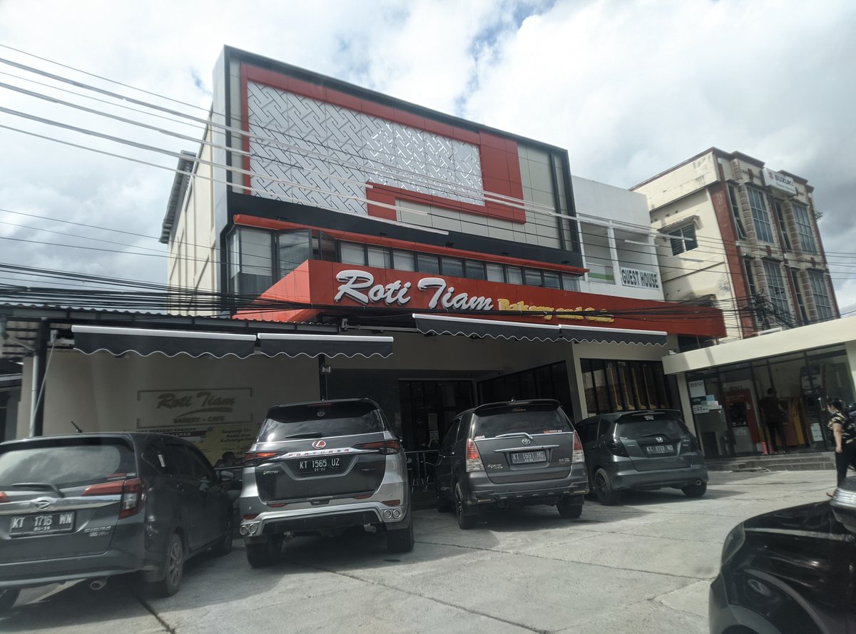 Roti Tiam Bakery and Cafe