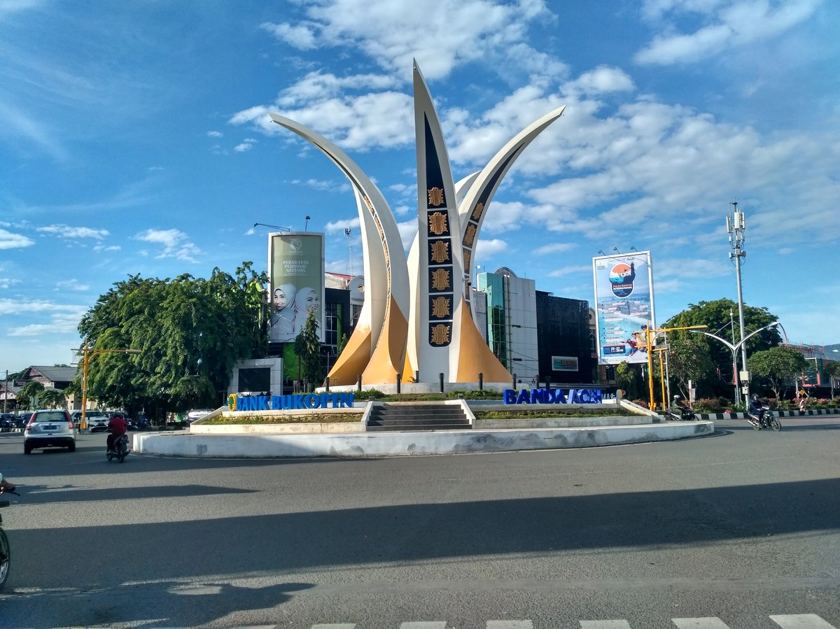 Tugu Simpang Lima Banda Aceh
