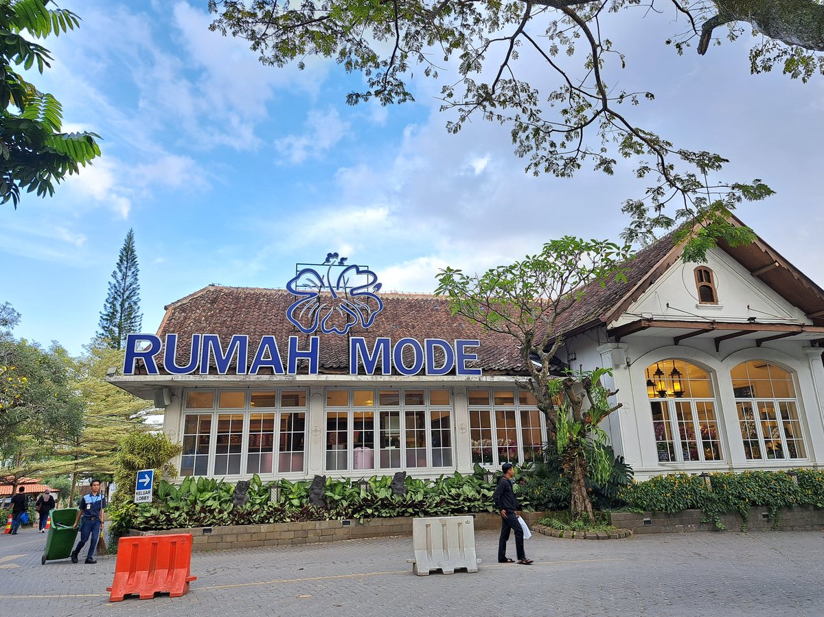Rumah Mode Factory Outlet
