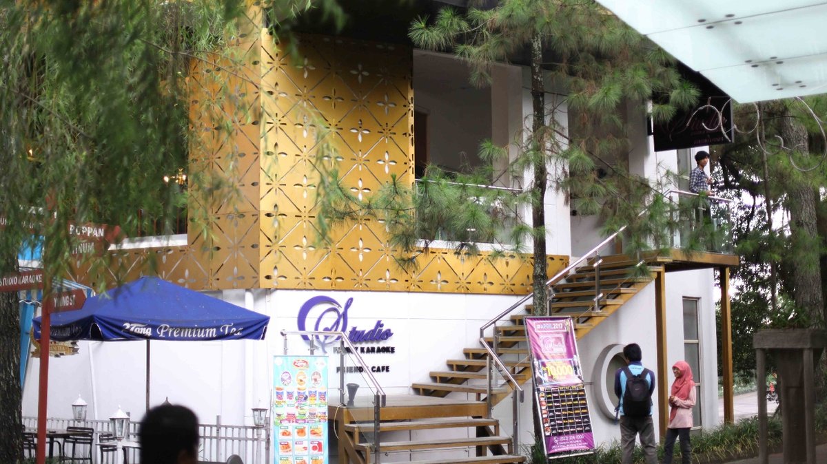 Studio Family Karaoke Ciwalk