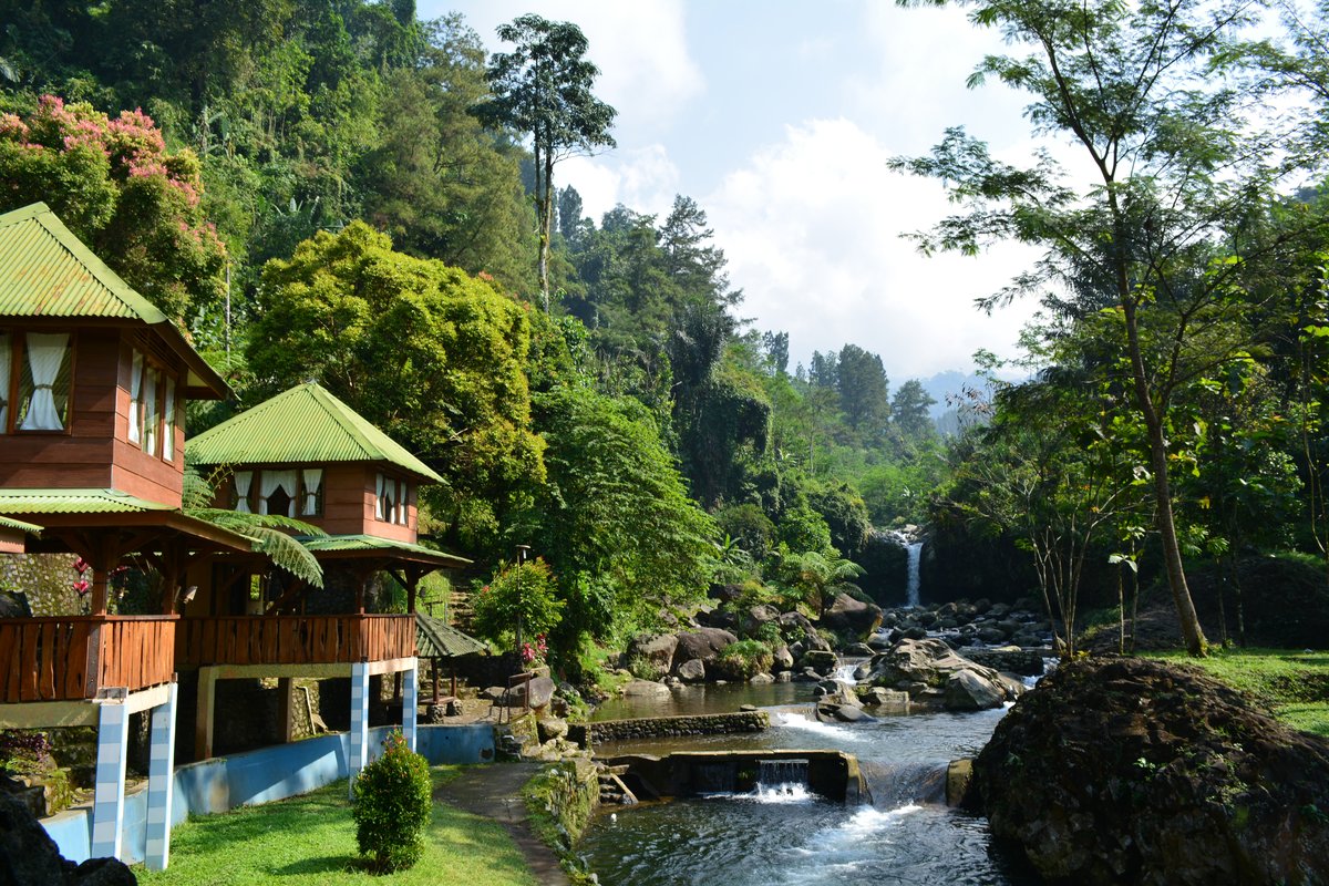 Air Terjun Curug Bayan