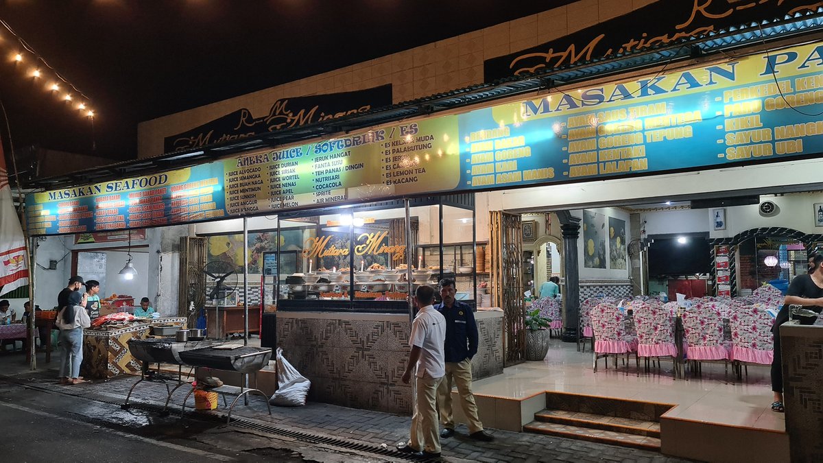 Pasar Tua Kuliner Bitung