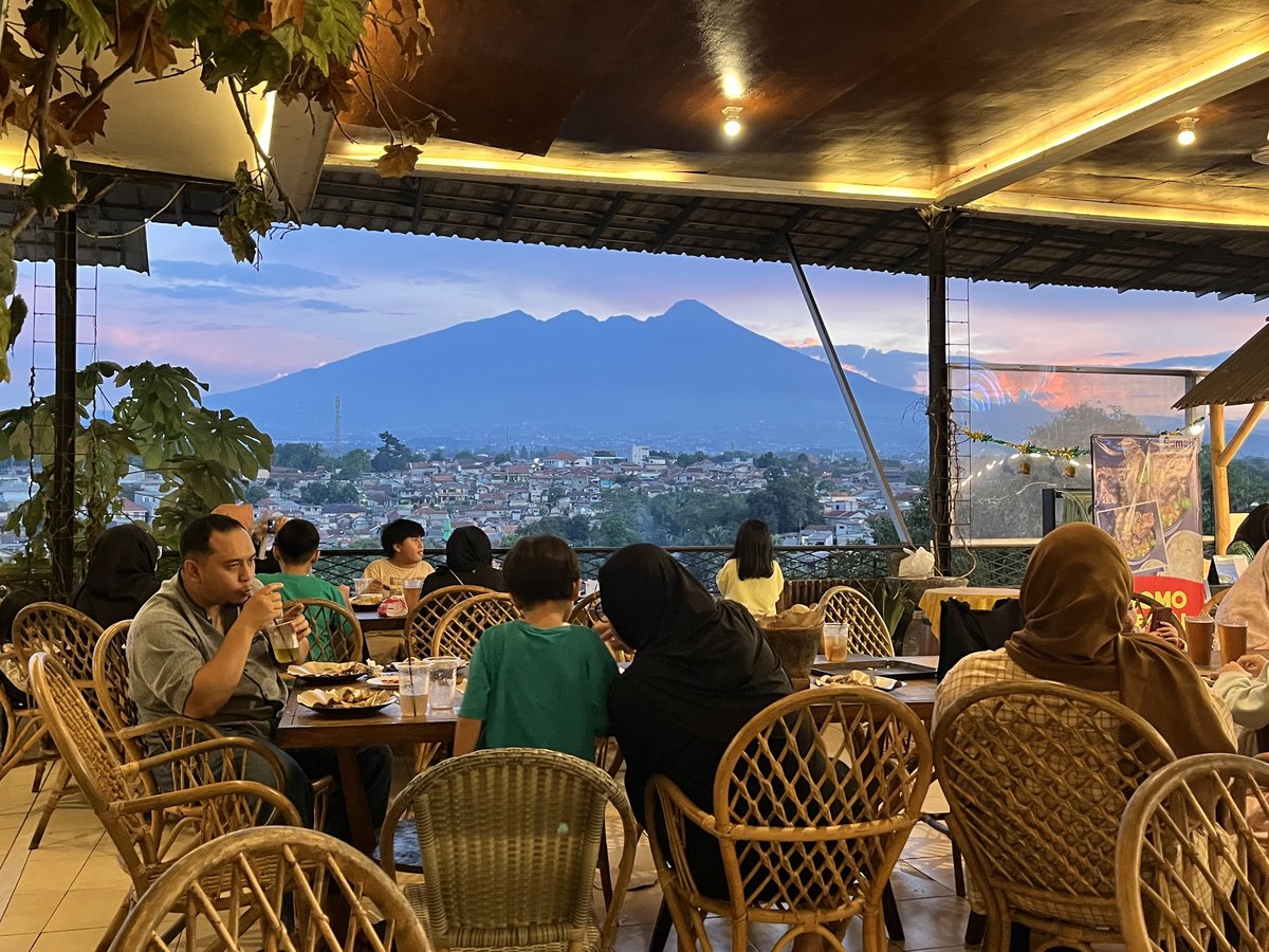Gumati Resto Khas Sunda