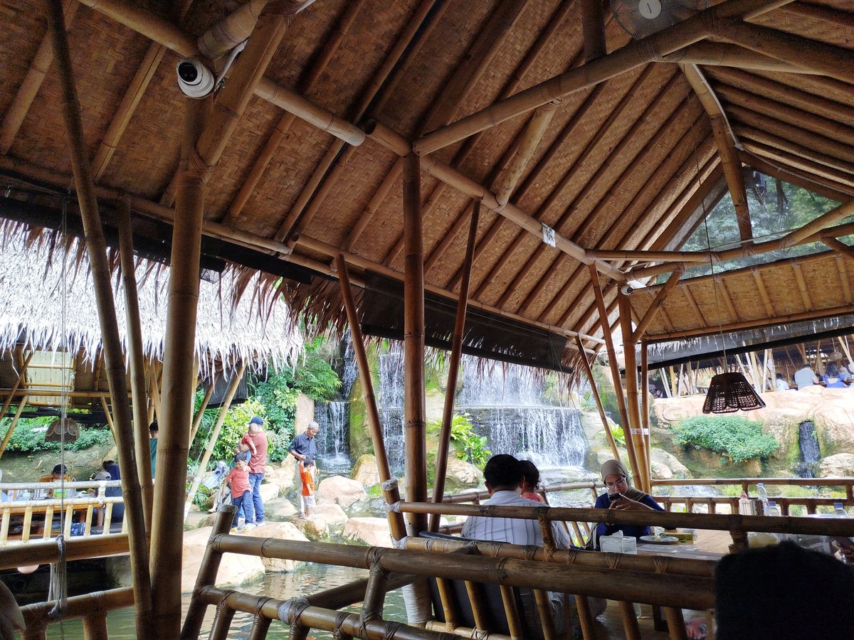 Gurih 7 Bogor - Saung Lesehan & Kuliner Sunda