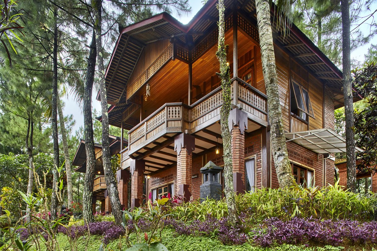 Jambuluwuk Convention Hall & Resort Puncak