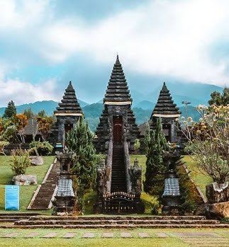 Pura Parahyangan Agung Jagatkarta