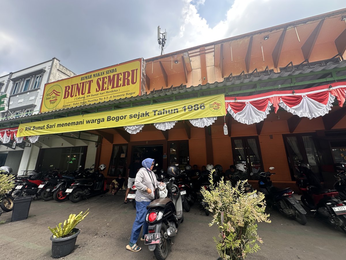 Rumah Makan Bunut Semeru