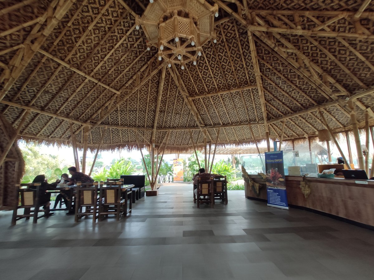 Saung Berkah (Restoran Tepi Danau)