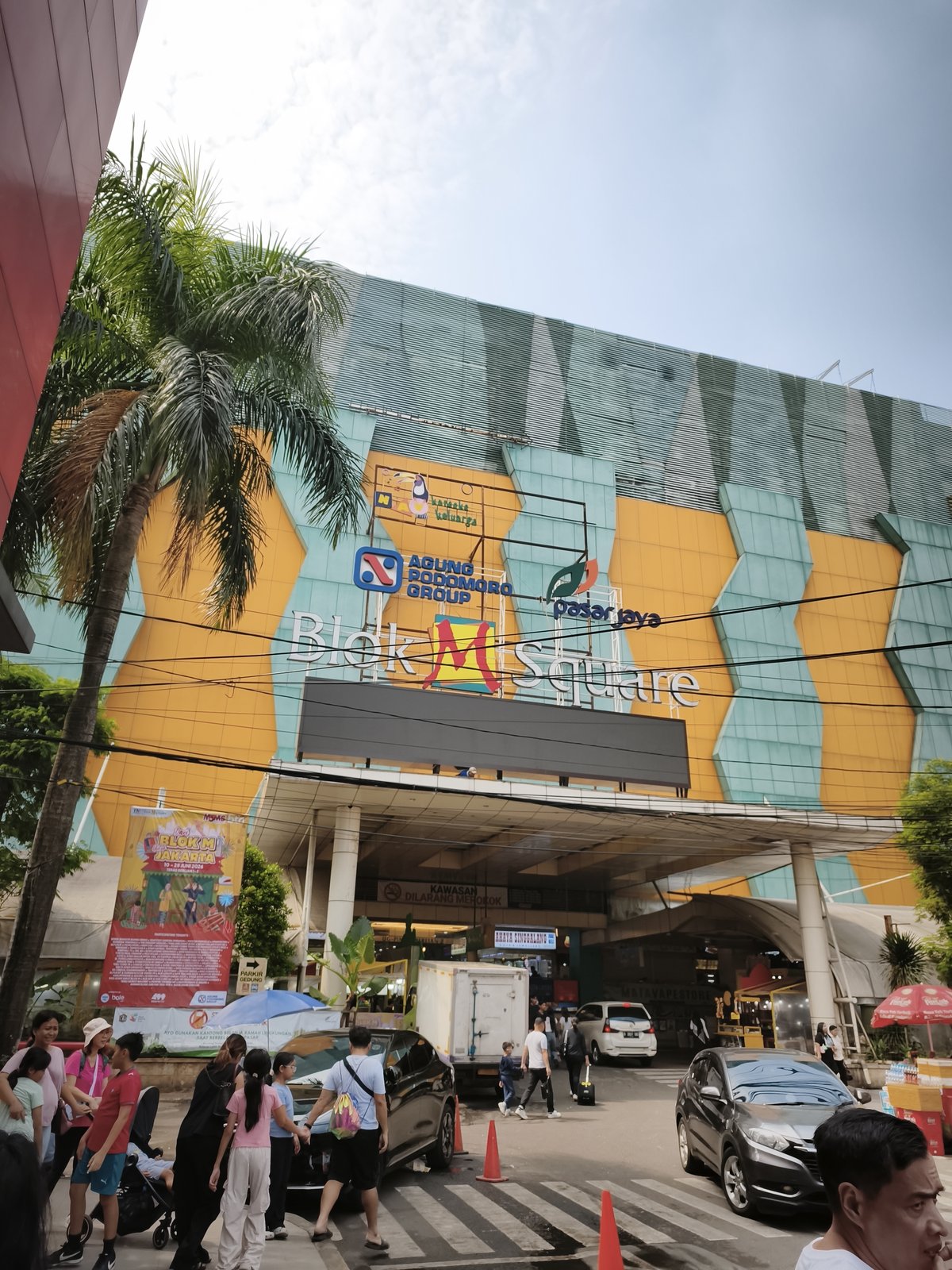Blok M Square
