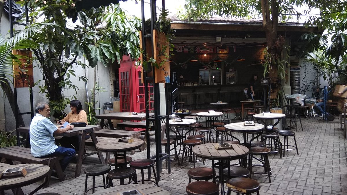 Camden Bar Cikini
