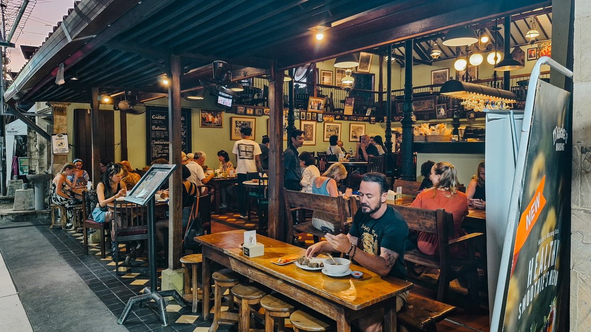 Mades Warung Kuta