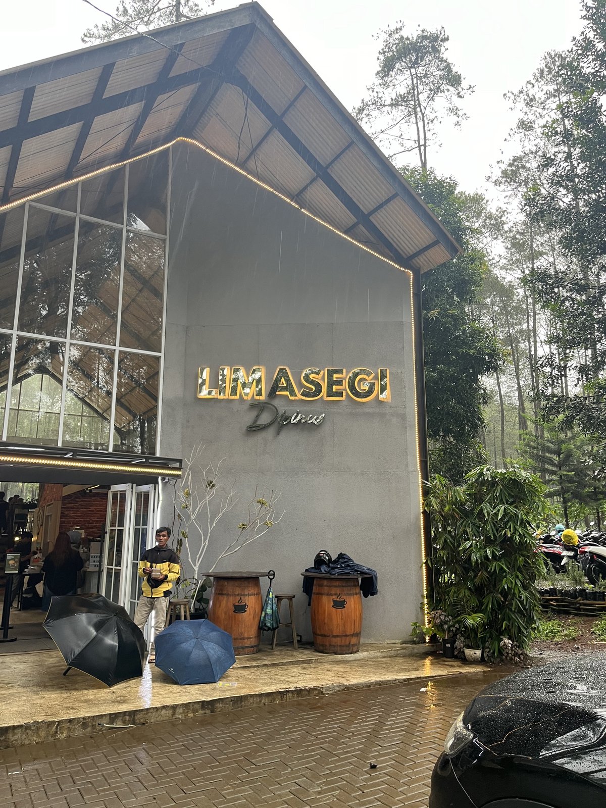 Limasegi Dipinus Coffee Cikole Lembang