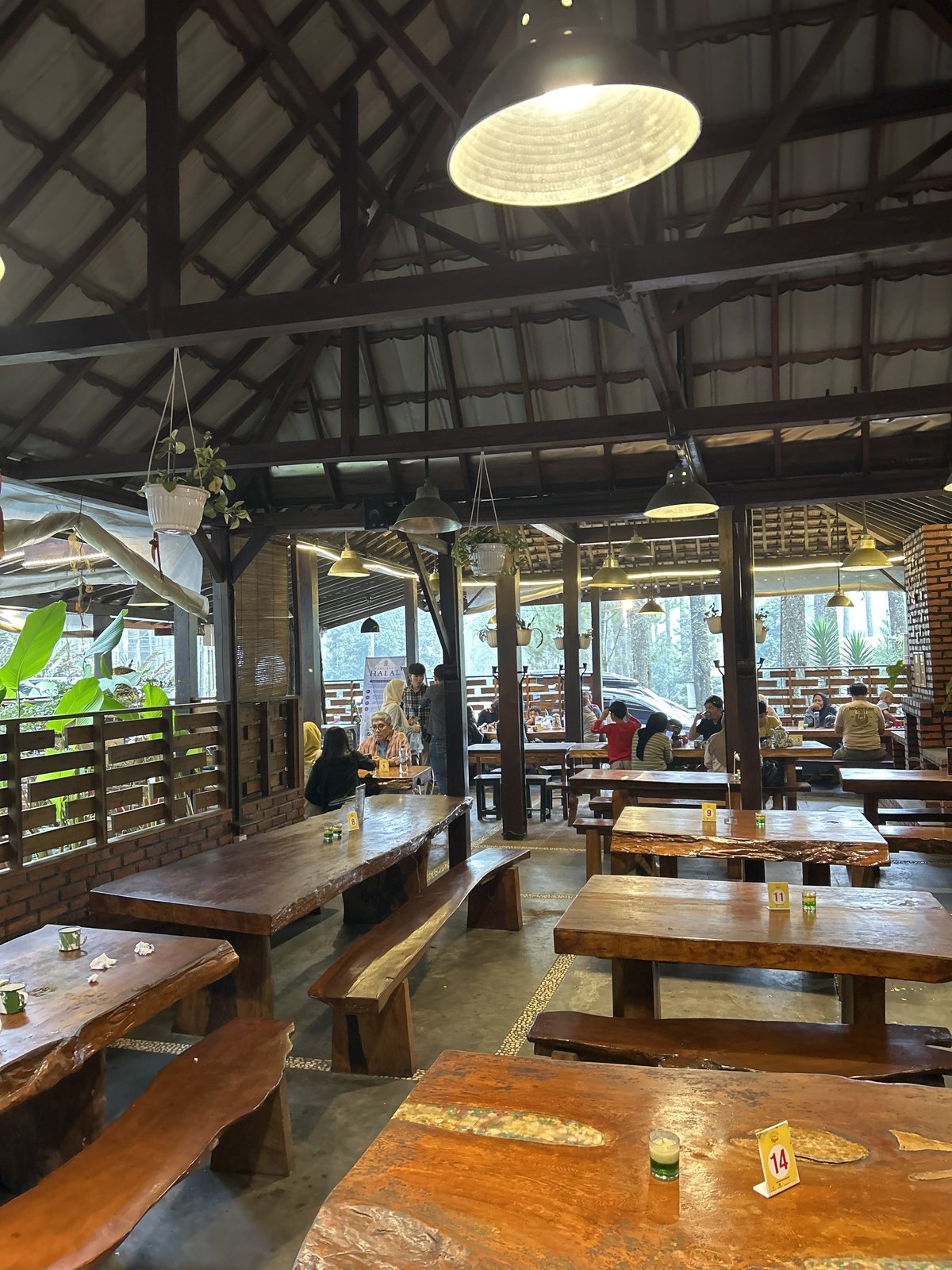 Rumah Makan Sunda Buruan Uyut