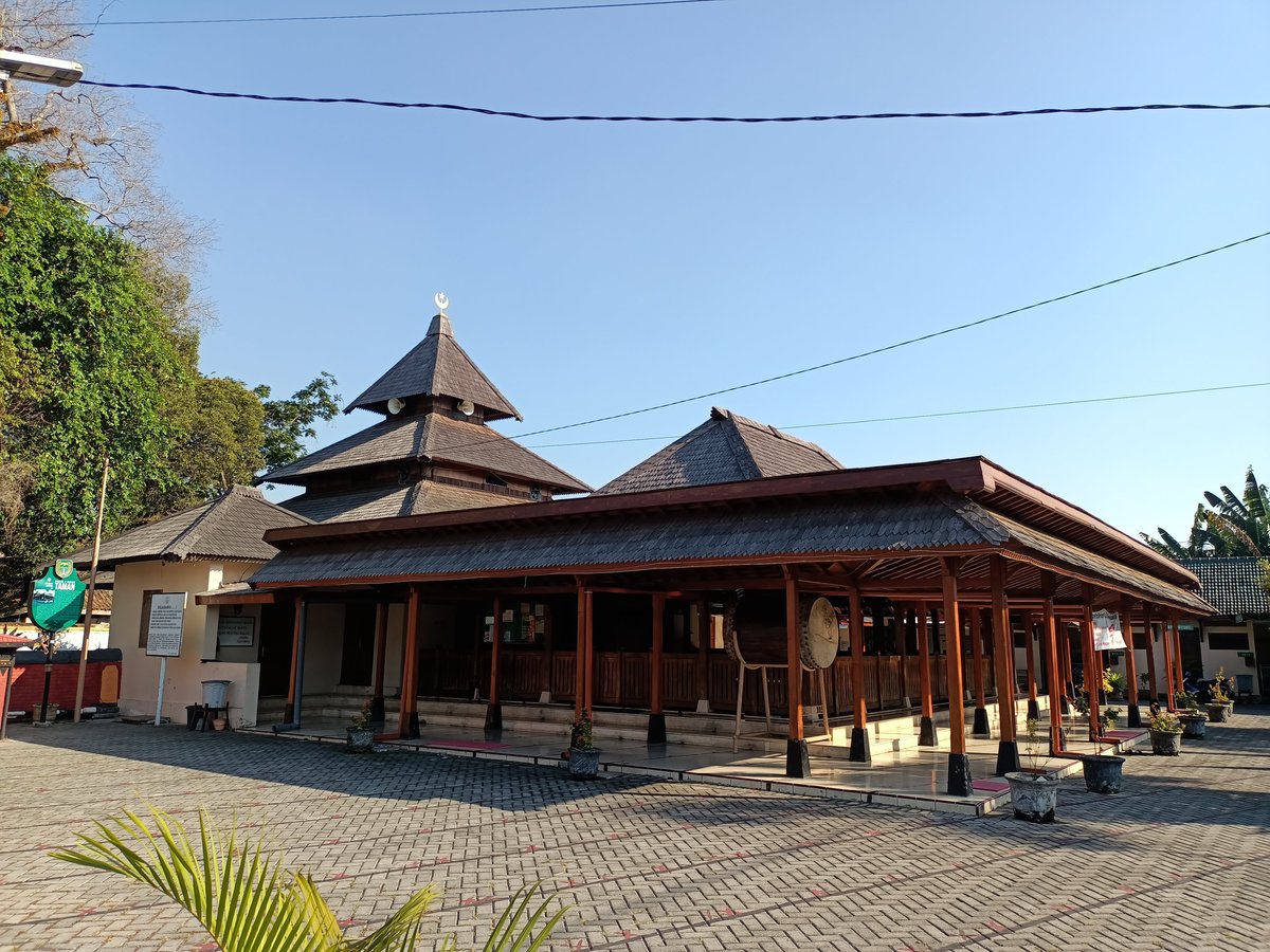 Masjid Besar Kuno Taman Kota Madiun