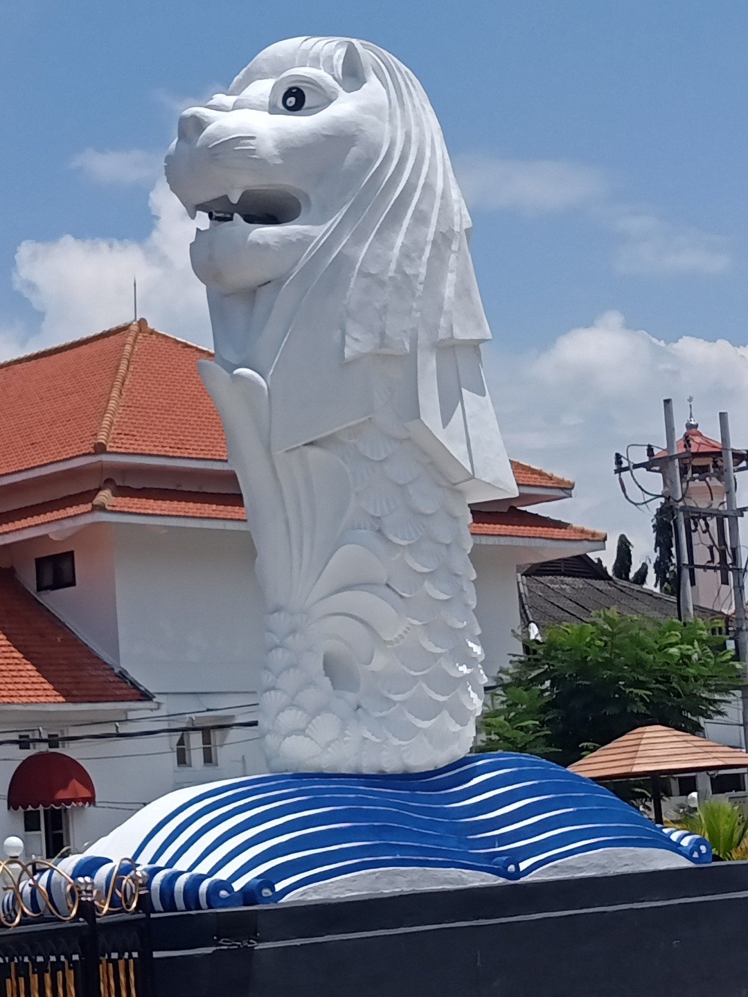 Patung Merlion Cabang Madiun