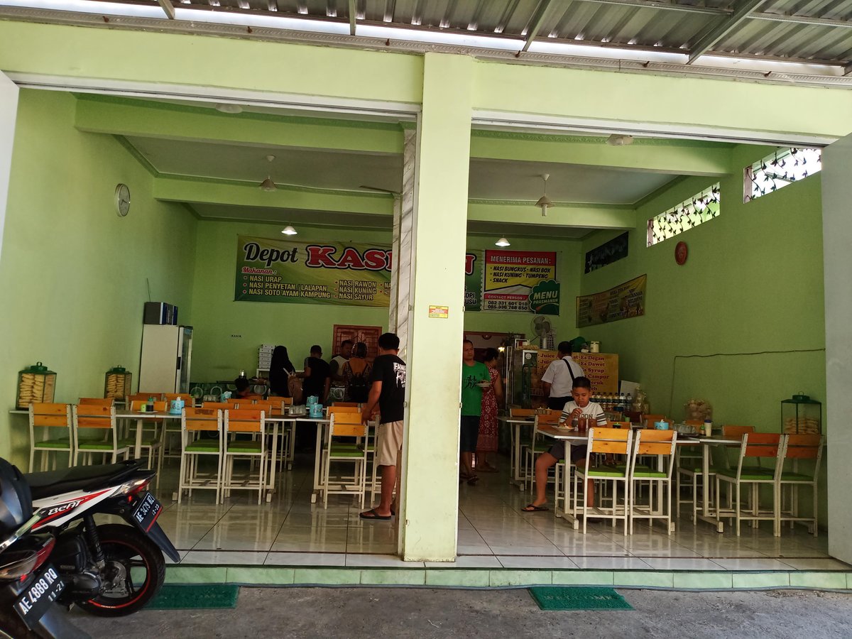 Warung Bu Sri (Prasmanan Masakan Jawa, Rawon, Soto Ayam, Gule Kambing, Gado-Gado)