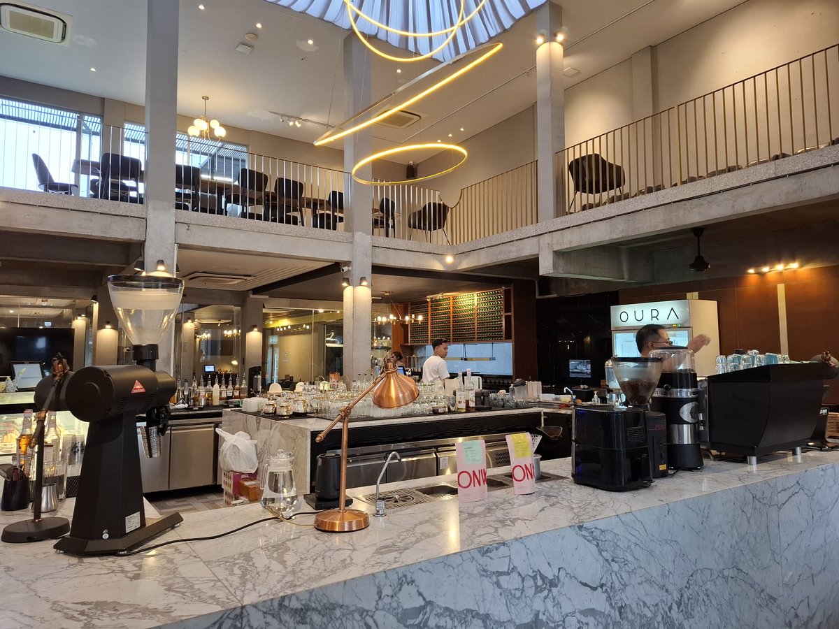 OURA - Coffee & Dining