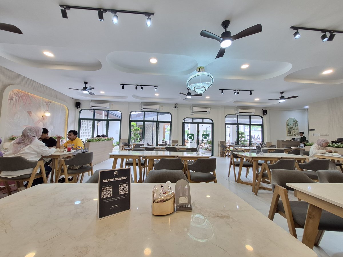 Camoris Coffee & Resto