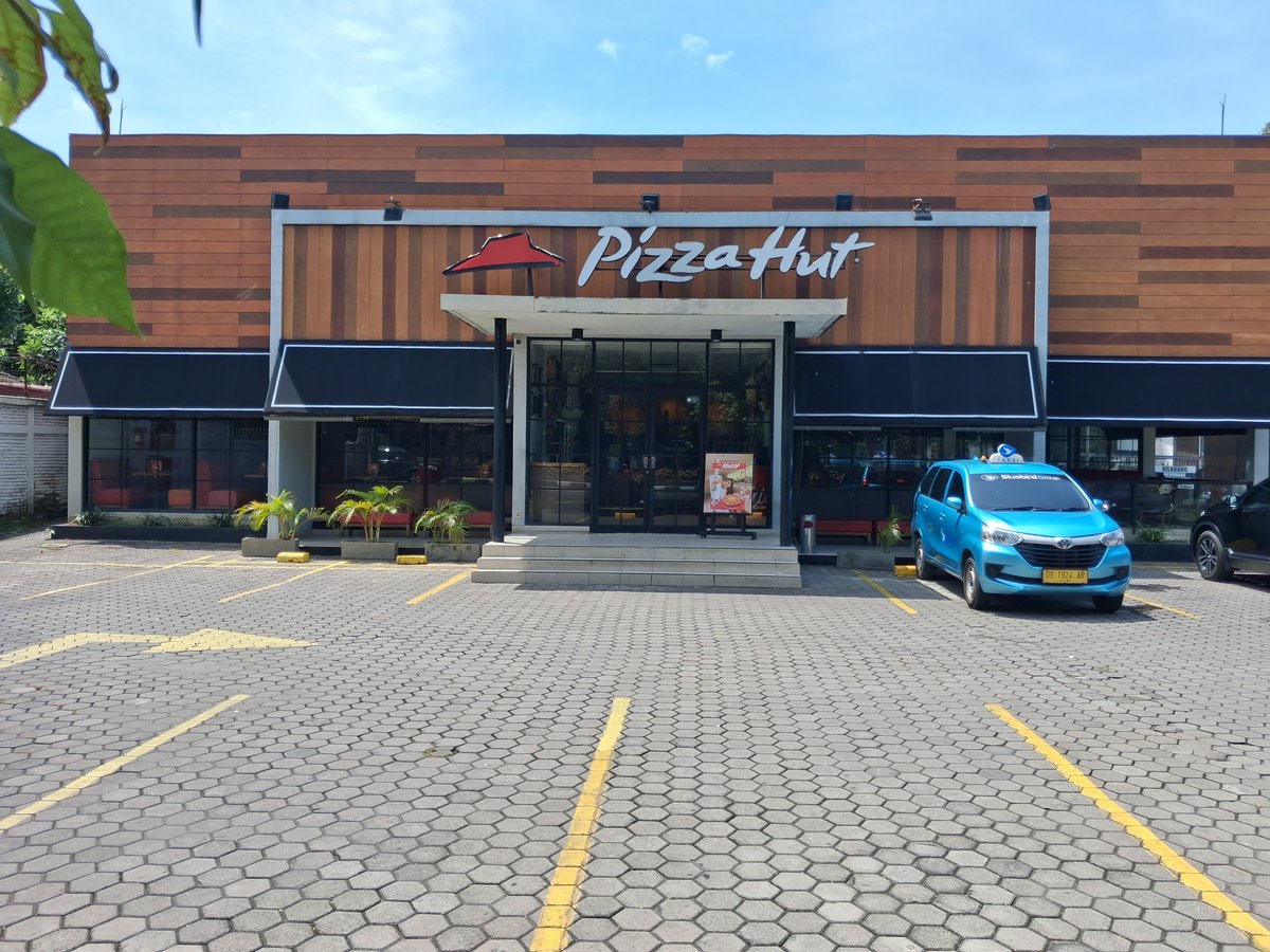 Pizza Hut Restoran - Mataram Sriwijaya