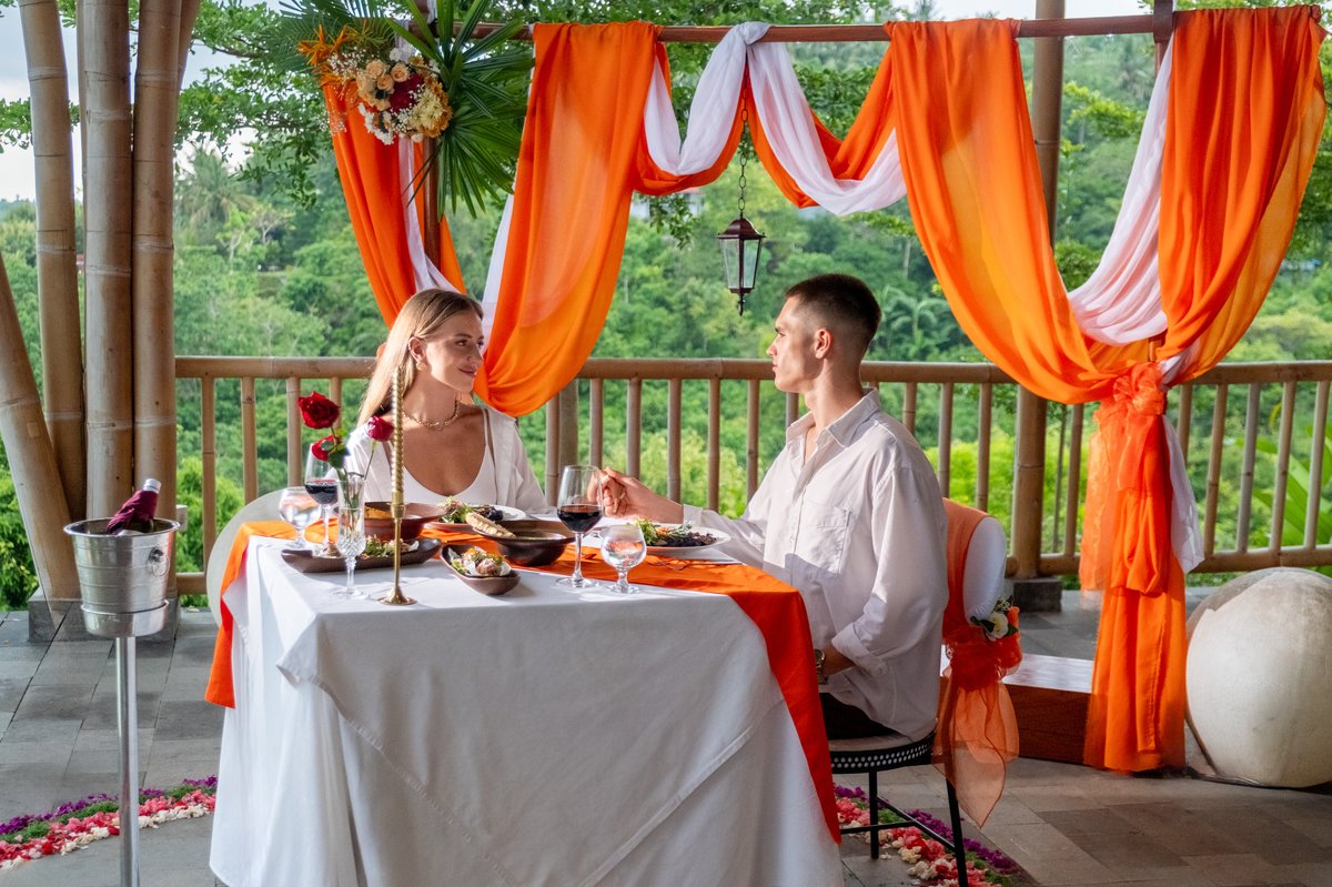 Amok Sunset Restaurant & Bar