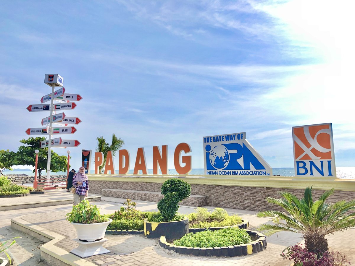 Pantai Padang Sumatera Barat