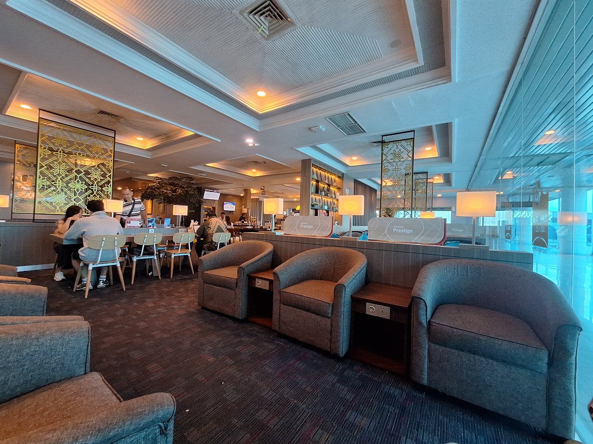 Blue Sky Premiere Lounge
