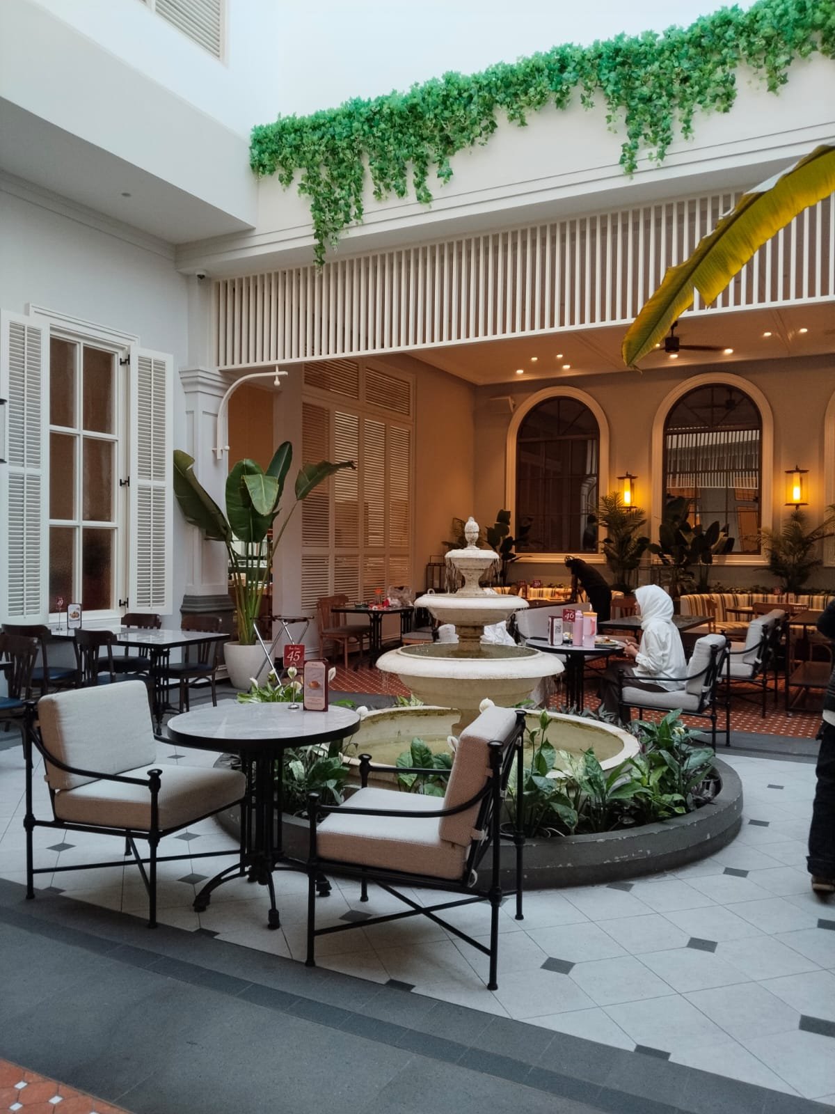 Bon Ami Restaurant - Dr. Soetomo