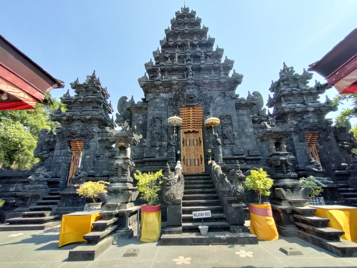 Pura Agung Jagat Karana Surabaya