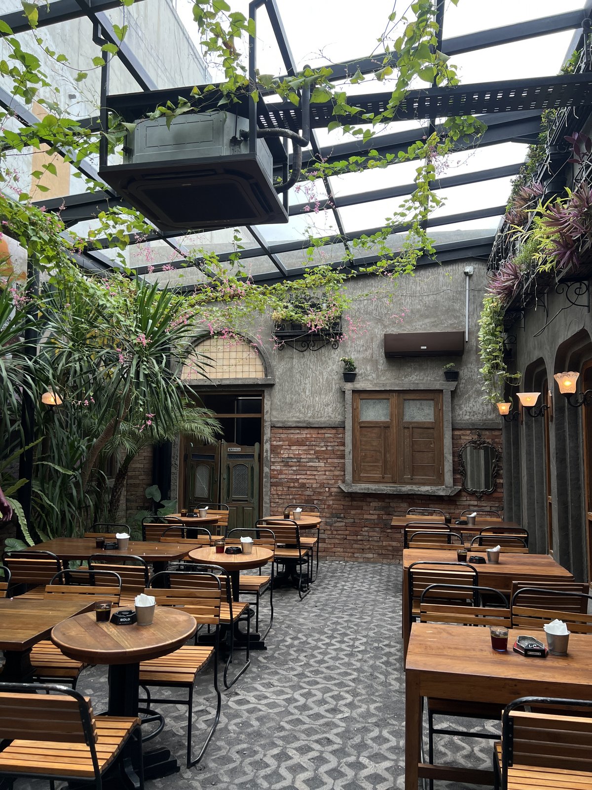 SHAMROCK SURABAYA
