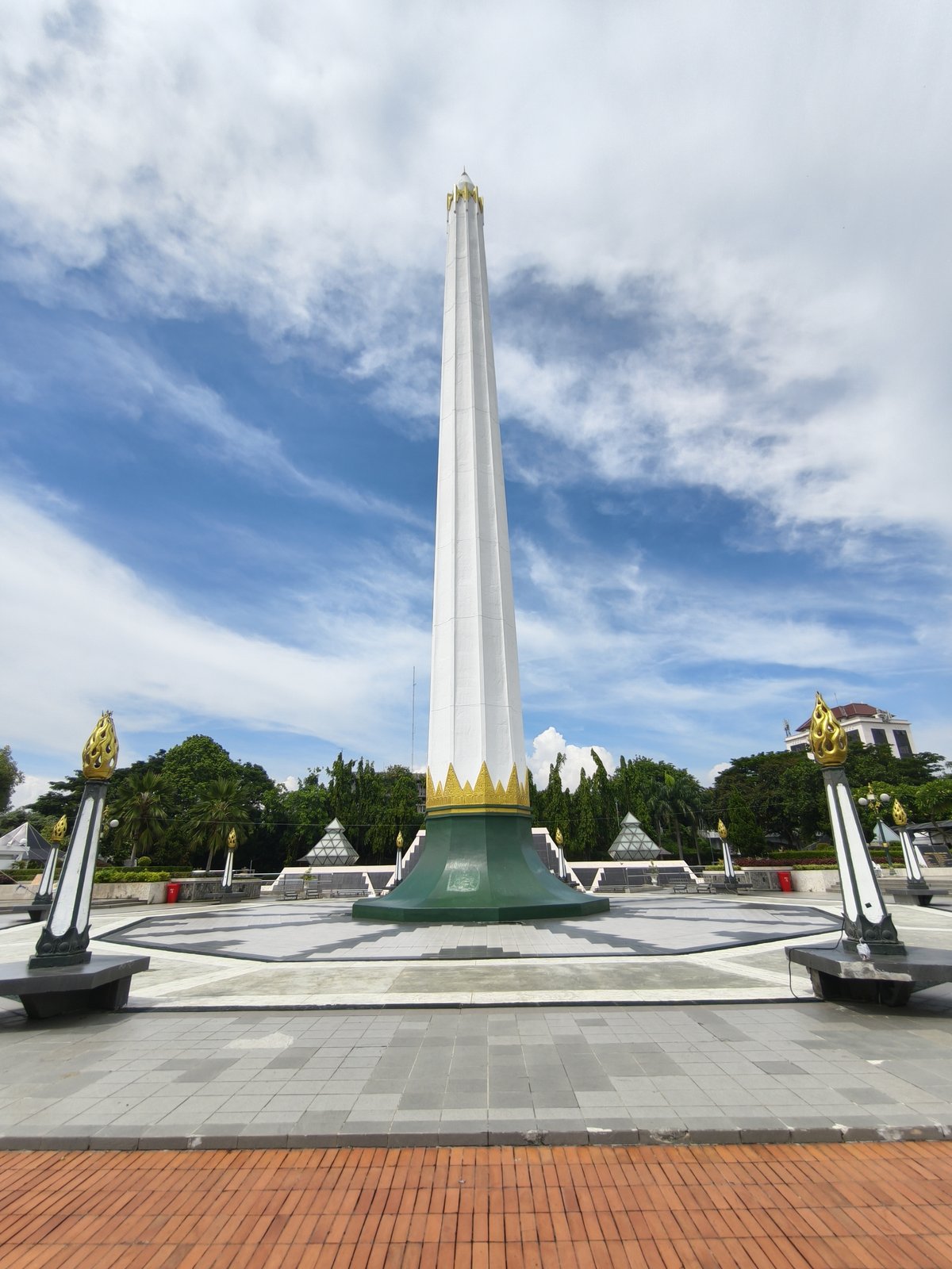 Taman Tugu Pahlawan Alun Alun Contong