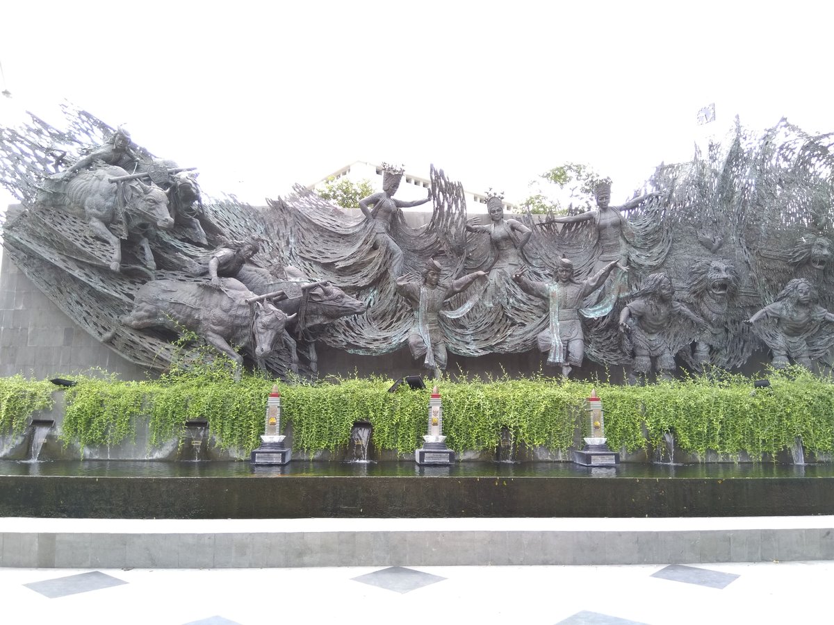 Tugu Kilometer Nol Surabaya & Tugu Parasamya Purnakarya Nugraha
