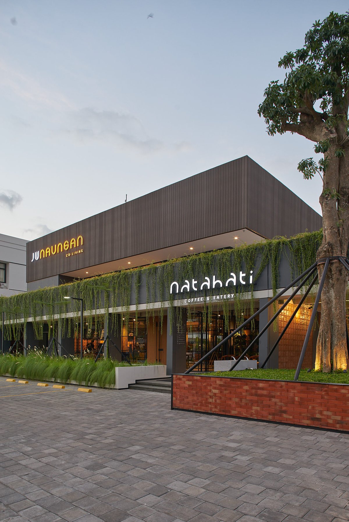 Natahati Coffee & Eatery