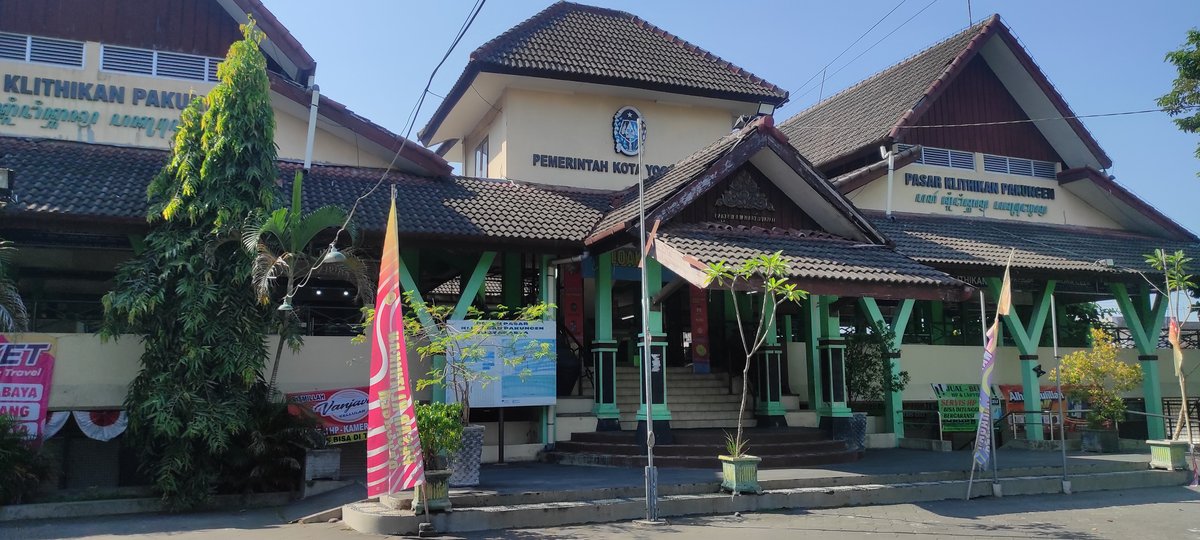 Pasar Klithikan Pakuncen