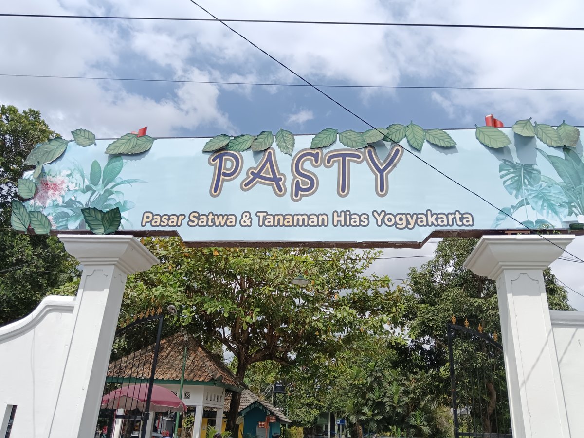Pasar Satwa dan Tanaman Hias Yogyakarta (PASTY)