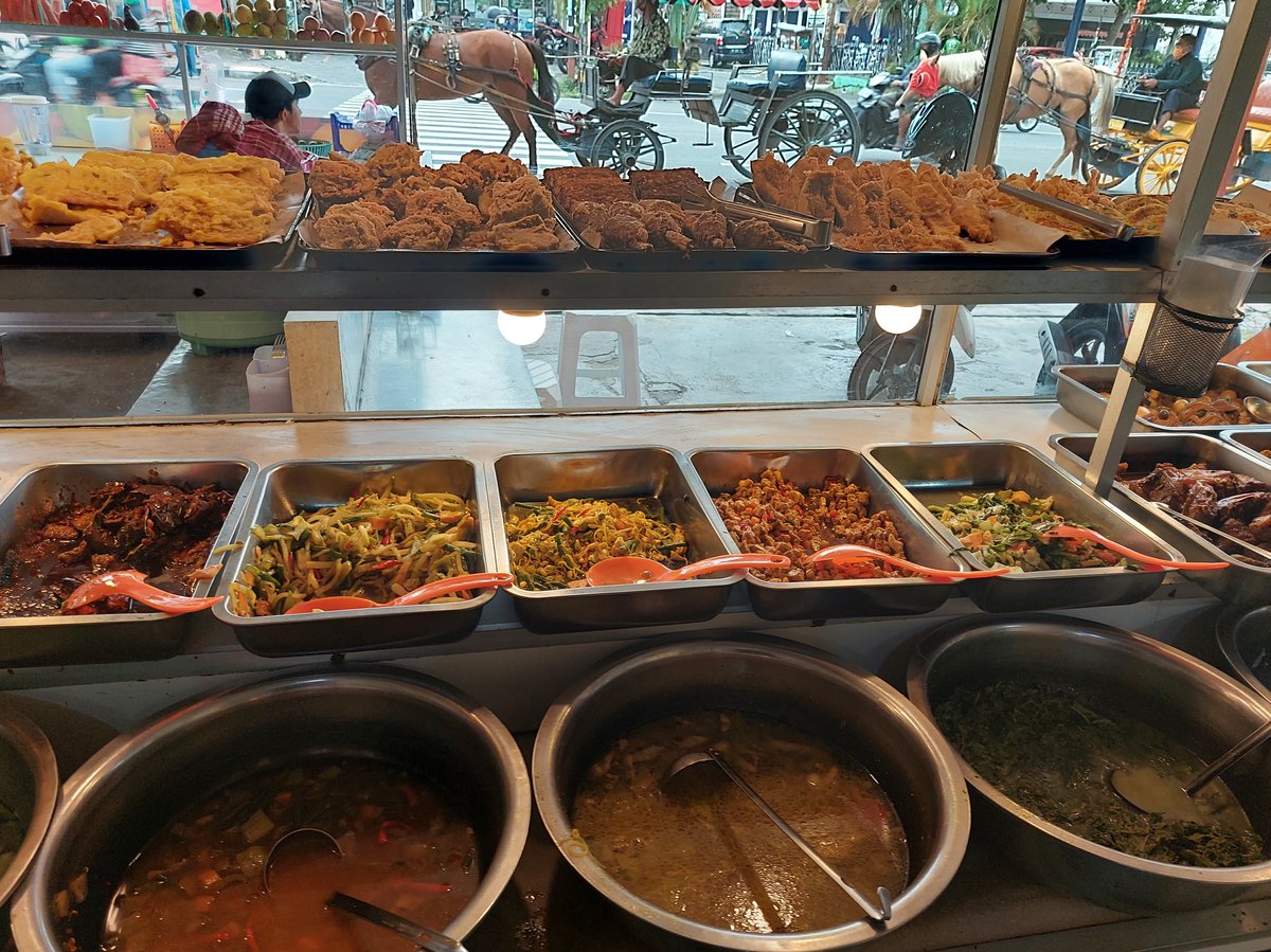 Rumah Makan Rata-Rata